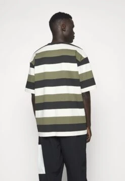 Fila Taichung Dropped Shoulder Tee - T-Shirt Print - Olive Night -Fila Verkoopwinkel 156c30e4640f4e85a22e5d35b3613e87