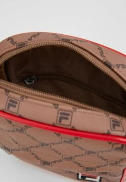 Fila Reporter Bag - Schoudertas - Allover Rhubarb/Vineyard Wine 12 Fila Reporter Bag - Schoudertas - Allover Rhubarb/Vineyard Wine -Fila Verkoopwinkel 2c20253067fc430ca56a3be8d04a911d