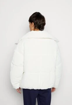 Fila Trilj Puff Jacket - Winterjas - Cloud Dancer -Fila Verkoopwinkel 2da2e9c04f4144dc9c82de287adbce10