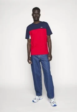 Fila Baunatal Tee - T-Shirt Print - Black Iris/True Red -Fila Verkoopwinkel 3ccf2f6e387b44baacf3d8d62f056f36