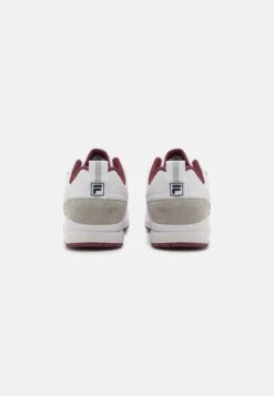 Fila Casim- Sneakers Laag - White/Tawny Port 12 Fila Casim- Sneakers Laag - White/Tawny Port -Fila Verkoopwinkel 492c4823ed4845798be02ce730768297