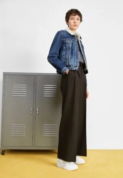 Fila Premium - Sneakers Laag - White 15 Fila Premium - Sneakers Laag - White -Fila Verkoopwinkel 4b96b733c5d6456ea62cc5e3e2c8f854