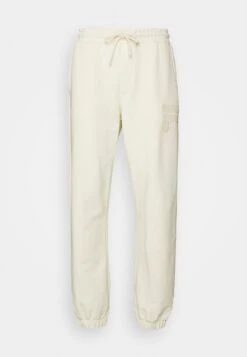 Fila Chipude Oversized Pants - Trainingsbroek - Antique White 12 Fila Chipude Oversized Pants - Trainingsbroek - Antique White -Fila Verkoopwinkel 4f7abf309c59448198a58302cc494a3c