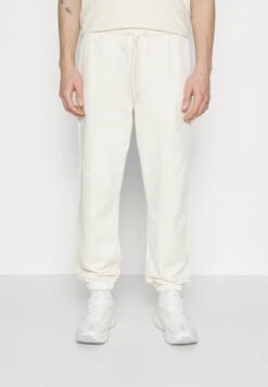 Fila Chipude Oversized Pants - Trainingsbroek - Antique White 9 Fila Chipude Oversized Pants - Trainingsbroek - Antique White -Fila Verkoopwinkel 6b6da7c1f5cd49ad98310cf711dd106e