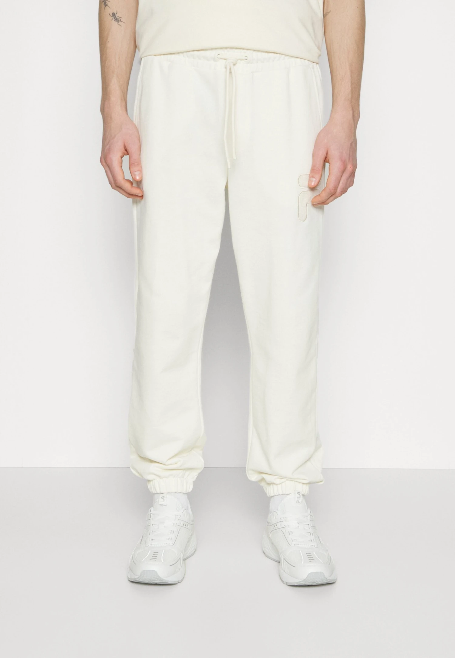 Fila Chipude Oversized Pants - Trainingsbroek - Antique White 3 Fila Chipude Oversized Pants - Trainingsbroek - Antique White - Afbeelding 3