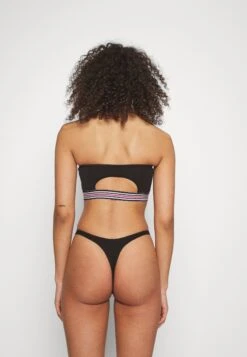 Fila Woman Bra - Bustier - Black 7 Fila Woman Bra - Bustier - Black -Fila Verkoopwinkel 82906bbb50f549eb984ca2555a01a06e