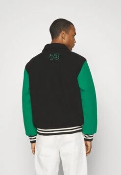 Fila Tehran College Jacket Unisex - Bomberjacks - Black 7 Fila Tehran College Jacket Unisex - Bomberjacks - Black -Fila Verkoopwinkel 84a24ea2bb6242b18ef88efc56ee4d13