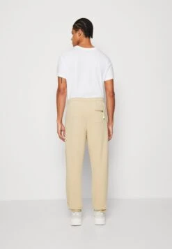 Fila Wide JoggerUnisex - Trainingsbroek - Fields Of Rye -Fila Verkoopwinkel 8d4e914153c54153827f3779786db3d0