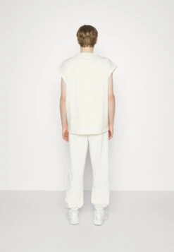 Fila Chipude Oversized Pants - Trainingsbroek - Antique White 10 Fila Chipude Oversized Pants - Trainingsbroek - Antique White -Fila Verkoopwinkel cfe979a985dd462196679c6eb068e647