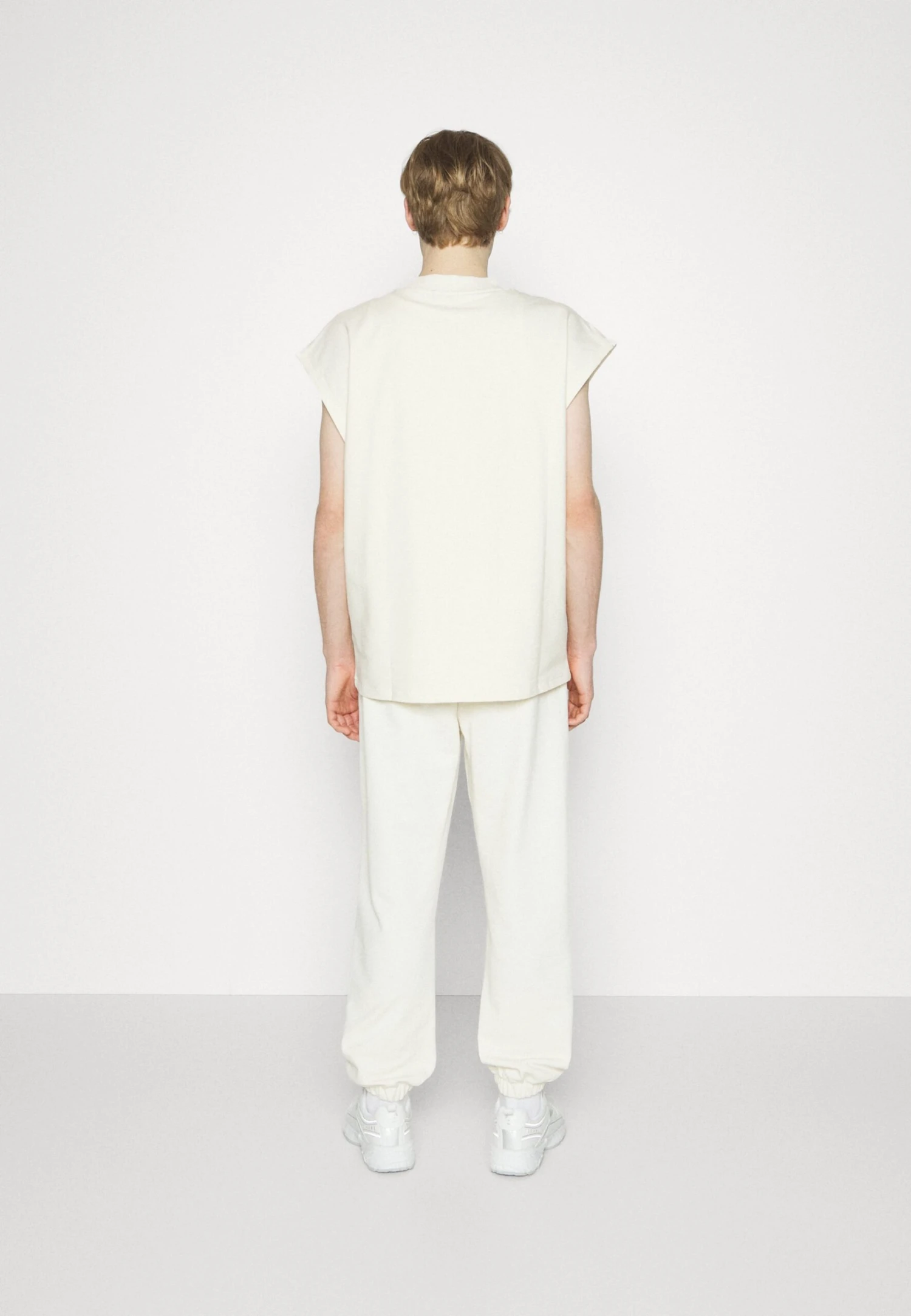 Fila Chipude Oversized Pants - Trainingsbroek - Antique White 4 Fila Chipude Oversized Pants - Trainingsbroek - Antique White - Afbeelding 4