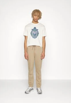 Fila Twistetal Graphic Tee - T-Shirt Print - Antique White -Fila Verkoopwinkel e4a91736d9894ac3b2cbb4bcc21a1667