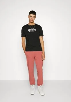 Fila Burbach Tee - T-Shirt Print - Black 12 Fila Burbach Tee - T-Shirt Print - Black -Fila Verkoopwinkel eece4c15d29a4ac7b70c21d477467e7f