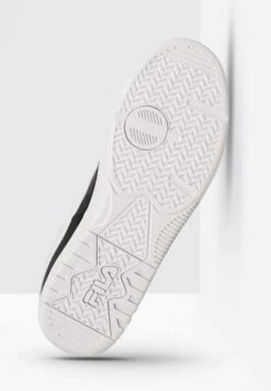 Fila Highflyer L - Sneakers Laag - Black White -Fila Verkoopwinkel ff60fb7e84924e4581fe392dddaba147