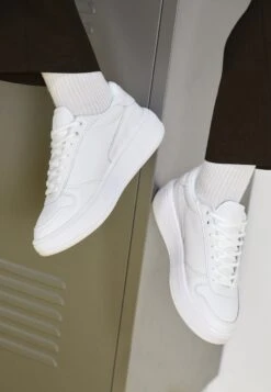Fila Premium - Sneakers Laag - White 10 Fila Premium - Sneakers Laag - White -Fila Verkoopwinkel ffd8076f48f649d4b0081a6a09018d72